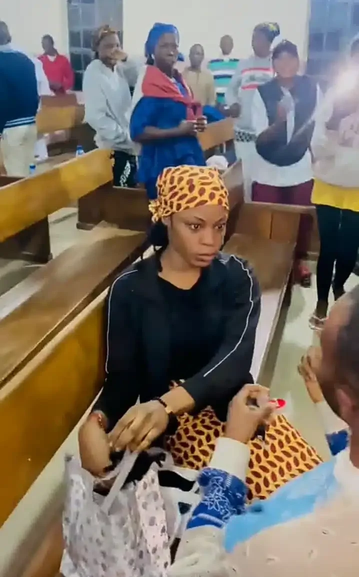 Lady's reaction trends as man proposes during crossover at church