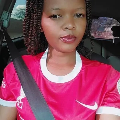 Lady recounts gifted iPhone 15 pro max by guy who asked for her number
