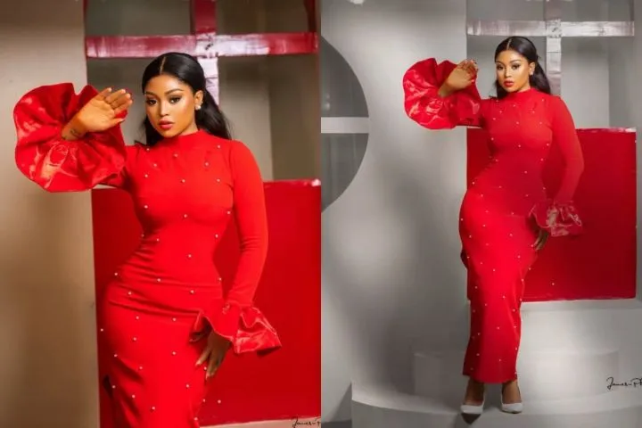 It Caught Me Off Guard - Regina Daniels Reacts as Fans Serenade Her On The Streets of Abuja (Video) It Caught Me Off Guard - Regina Daniels Reacts as Fans Serenade Her On The Streets of Abuja (Video)