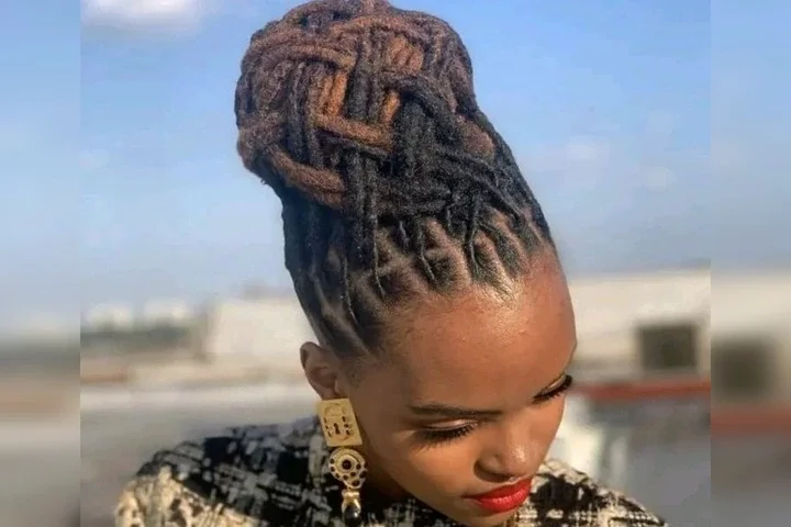 Kinky Hairstyle Classy Women Can Make To Look Stunning This Week