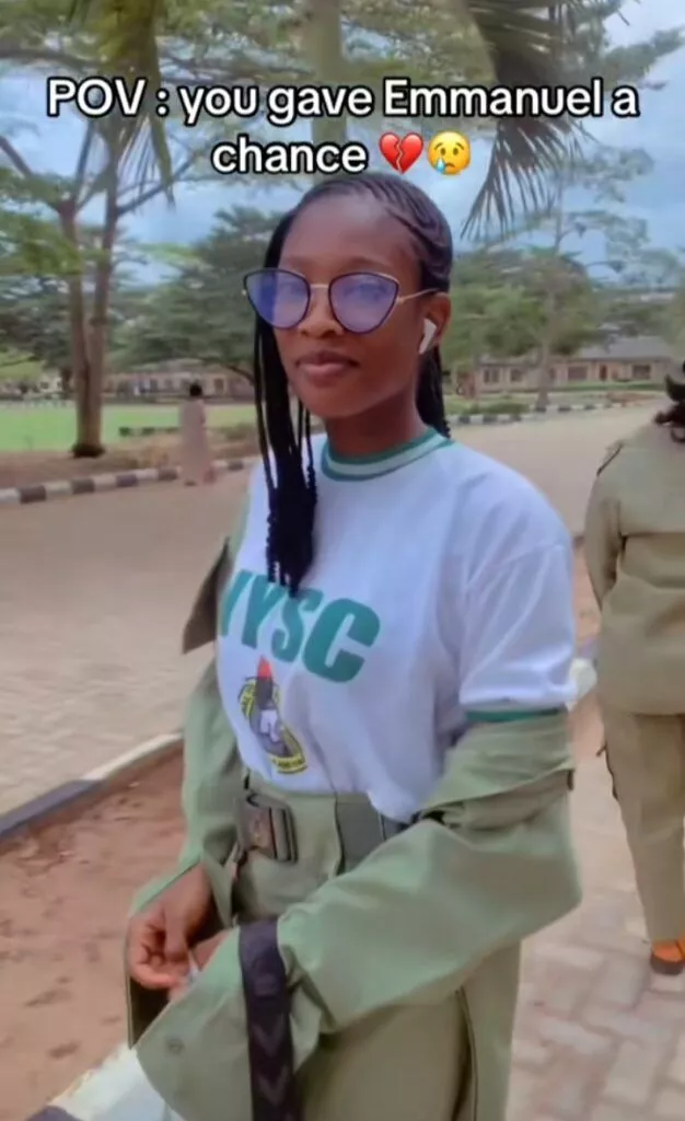 Corper breaks down in tears as boyfriend breaks up with her