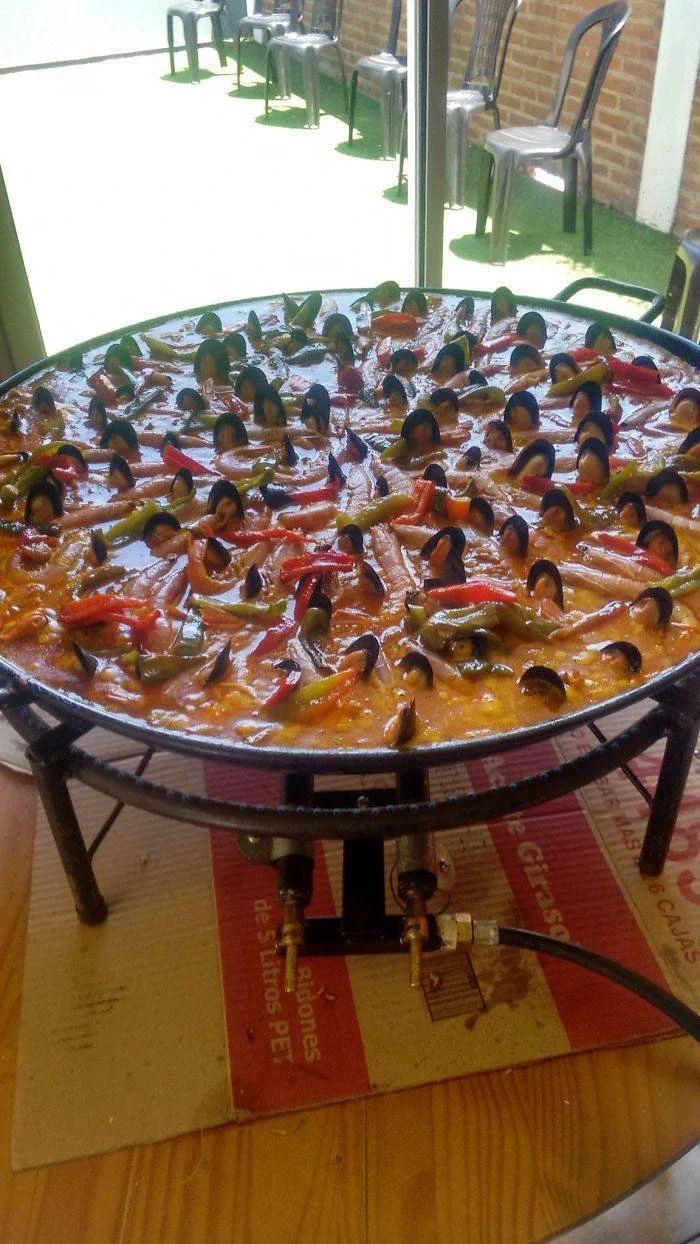 This Seafood And Pepper Dish Looks Like A Bunch Of People Swimming