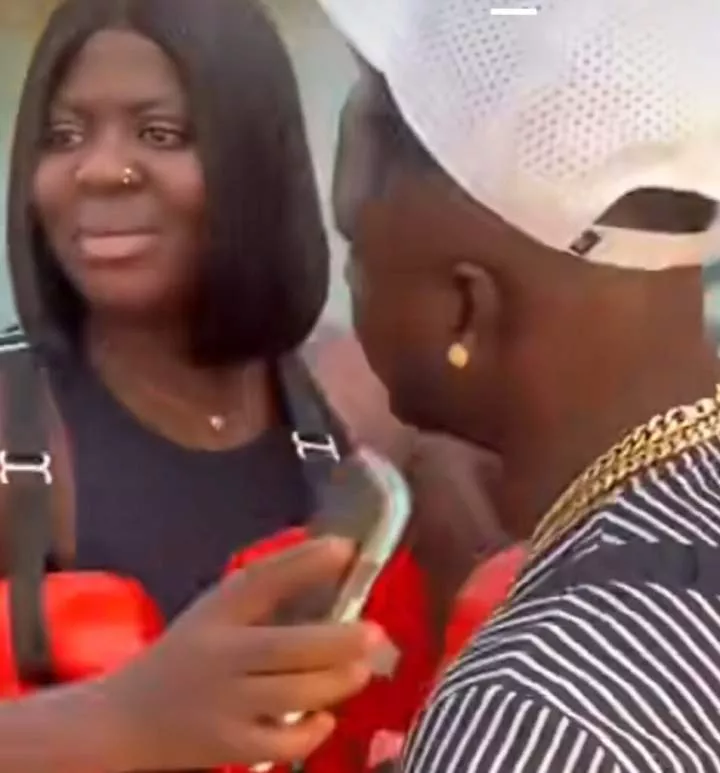 'You'll marry me or not?' - Nigerian big boy orders girlfriend off boat at sea as she rejects his marriage proposal