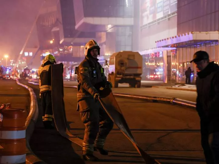 <p>Firefighters work near the burning Crocus City Hall concert venue following a shooting incident, outside Moscow, Russia, 23 March 2024. REUTERS/Maxim Shemetov</p>