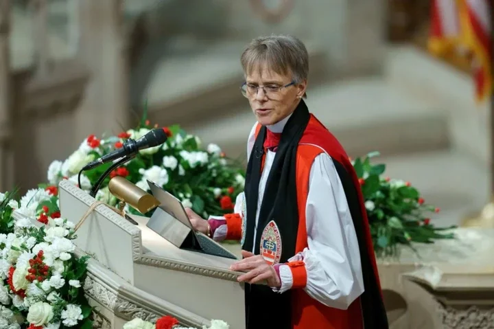 Mariann giving a speech at a podium.