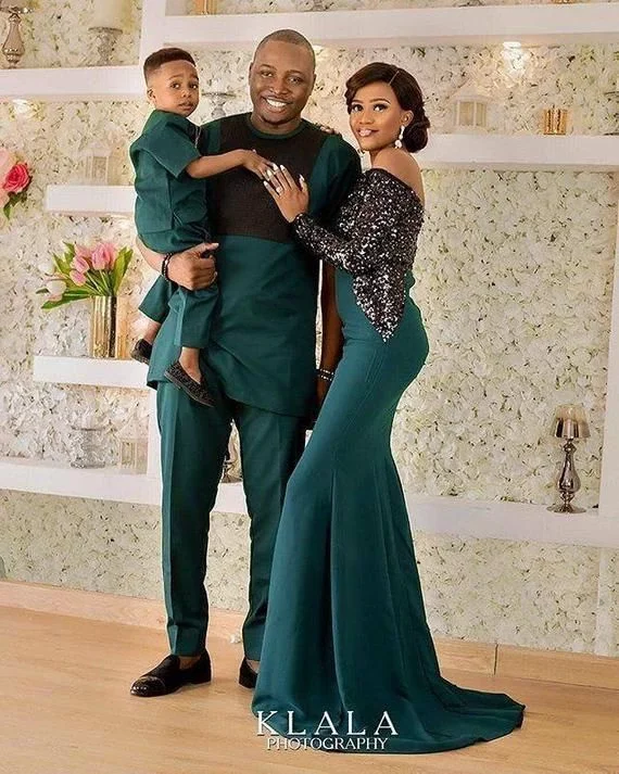 Gorgeous Families in Matching Outfits for Family Portraits