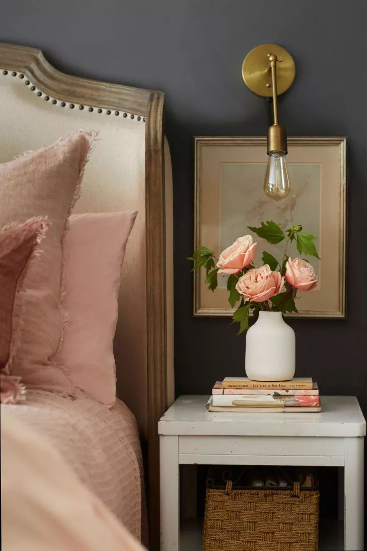 Black and pink bedroom decor