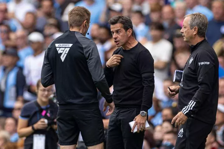 Marco Silva reacts after Manchester City s second goal was allowed to stand during the FA Premier League match between Manchester City FC and Fulham FC at the City of Manchester Stadium -- Imago