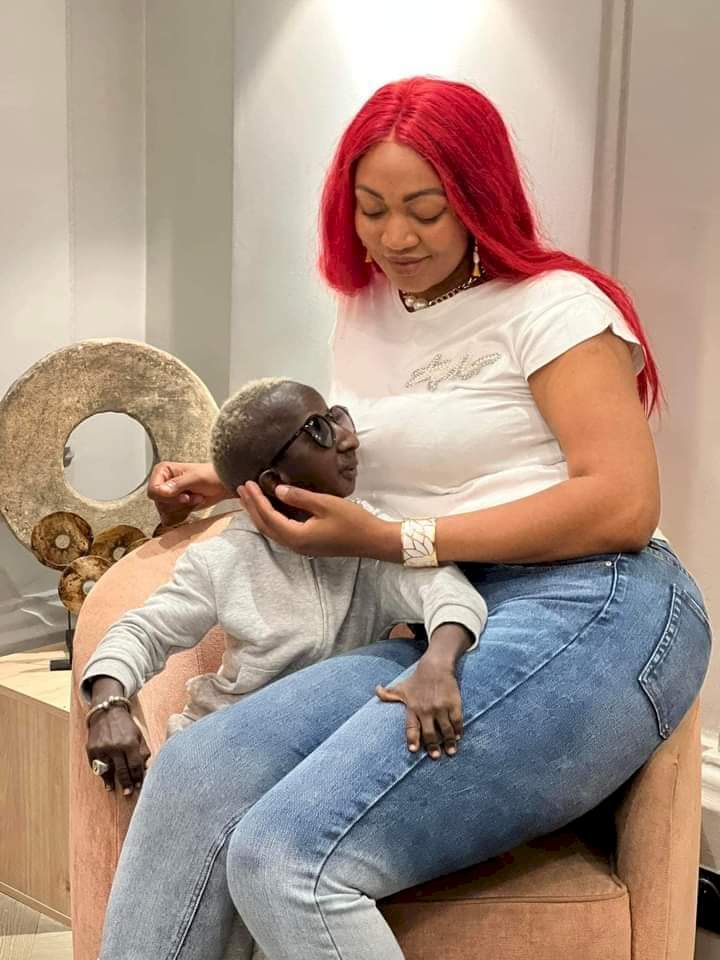 Singer, Grand P sparks dating rumours with new beauty just months after proposing to actress, Eudoxi Yao (Photos)