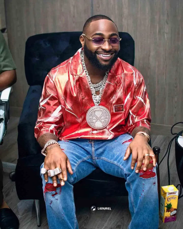 'I can't be messed with' - Davido warns as he steps out rocking N577 million diamond pendant