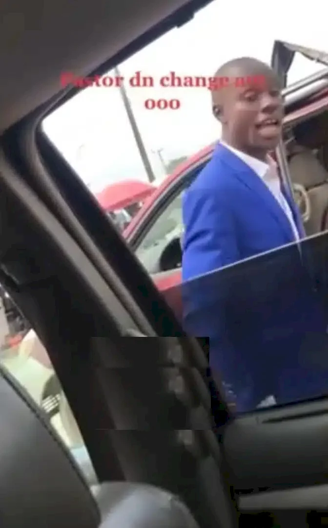 Pastor rubbishes member for dropping N30 as offering (Video)
