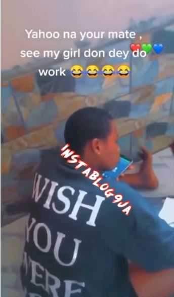 "Yahoo na your mate?" - Man shares video of girlfriend suspected to be a Yahoo girl 'diligently hustling'