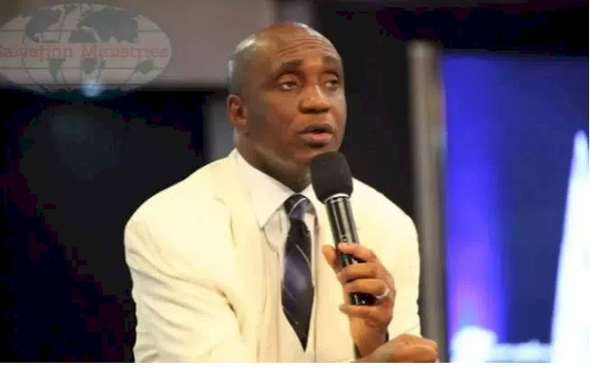 'Carry your bl*od money and go' - Pastor Ibiyeomie tackles yahoo boys; stops them from remitting tithes, offerings (Video)