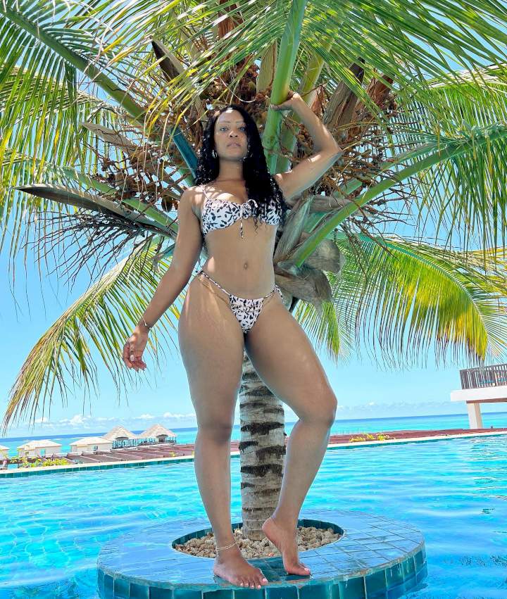 Actress, Osas Ighodaro flaunts her curves in bikini 