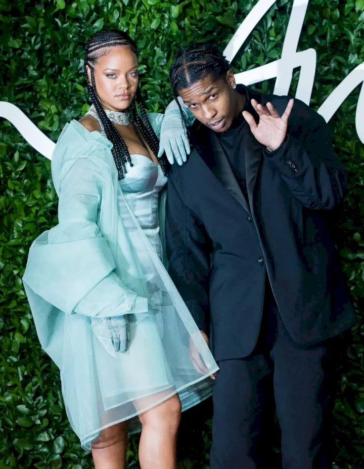 Rihanna and ASAP Rocky unveil their son's face (Video)