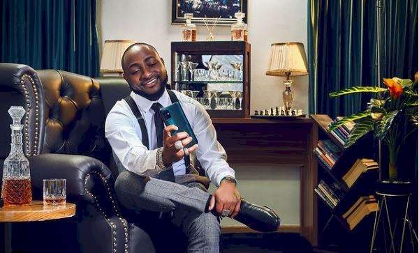 'The chores sef looks rich' - Reactions as Davido is spotted doing some house chores (Video)