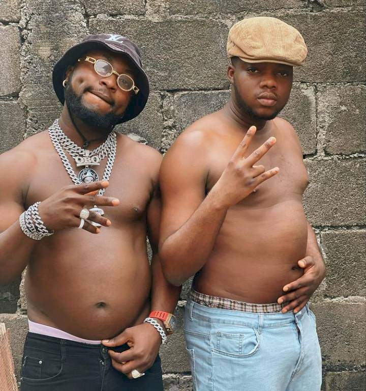 This is not O.B.O: Davido's lookalike leaves fans wide-eyed in disbelief amid also having his voice