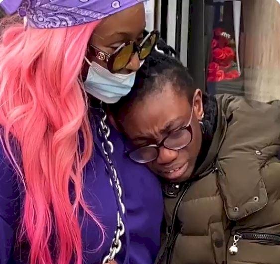Little girl sheds tears after she stumbled upon DJ Cuppy on the streets of London (Video)