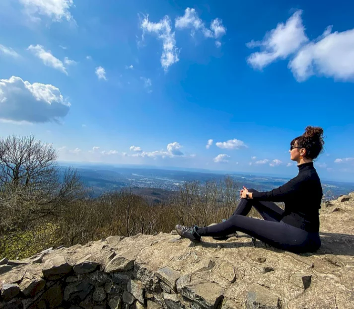 Woman falls 100 feet to her death after posing for selfie on a cliff